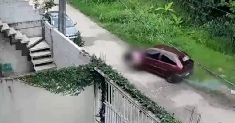 Homem é preso após atropelar e arrastar companheira com carro na Zona Oeste do Rio