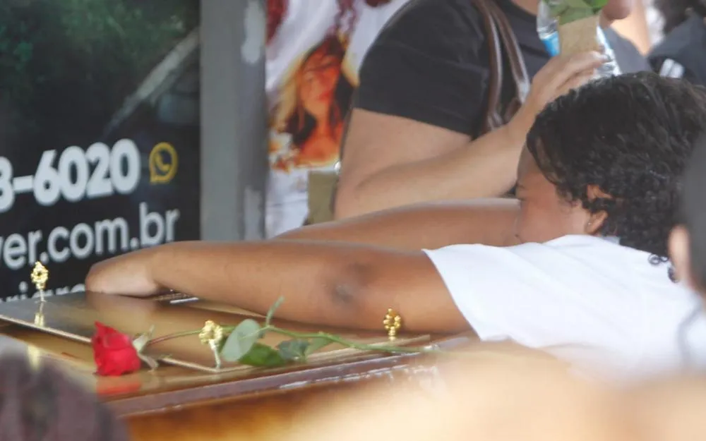 Família se despede de Nádia Ferreira, morta após agressão em Sepetiba; filha pede justiça