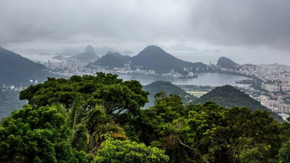 Frente fria chega ao Rio com risco de temporais e alerta de perigo para todo o estado