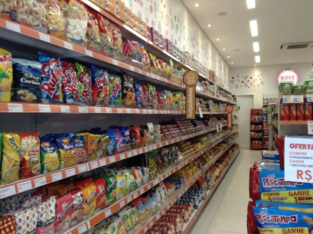 Loja de doces abre vaga para Auxiliar de Conservação em Santa Cruz com salário de R$ 1.918