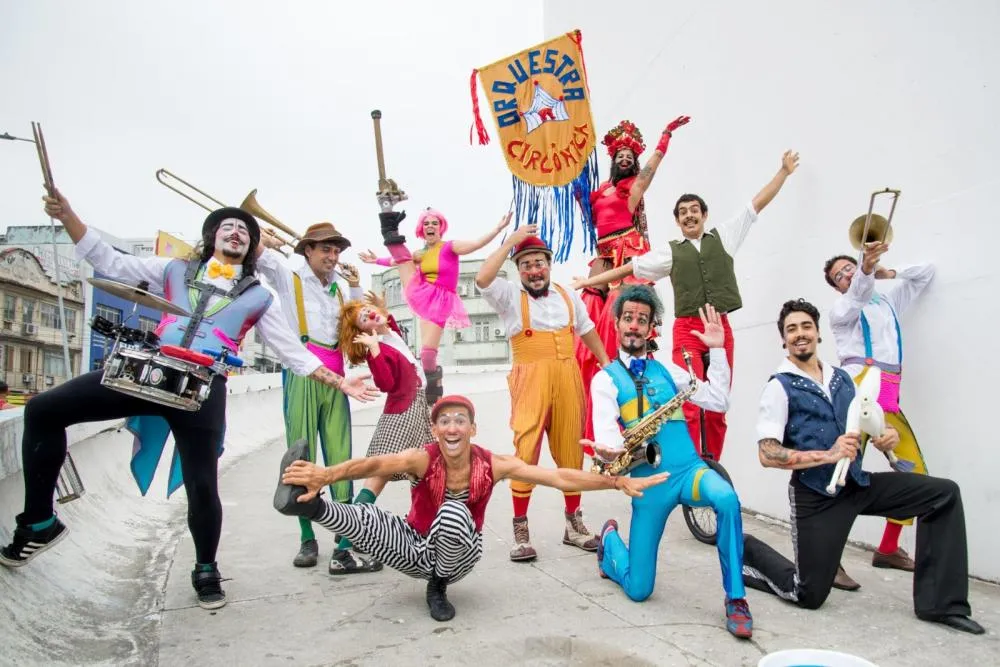 Circo, cortejo e roda de samba marcam a estreia do Quintal do Zé Gotinha, no Centro do Rio