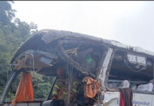 Ônibus tomba na BR-040, em Petrópolis, e deixa nove mortos e dezenas de feridos