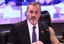 Dino determina reintegração de Andrei Rodrigues no comando da Polícia Federal